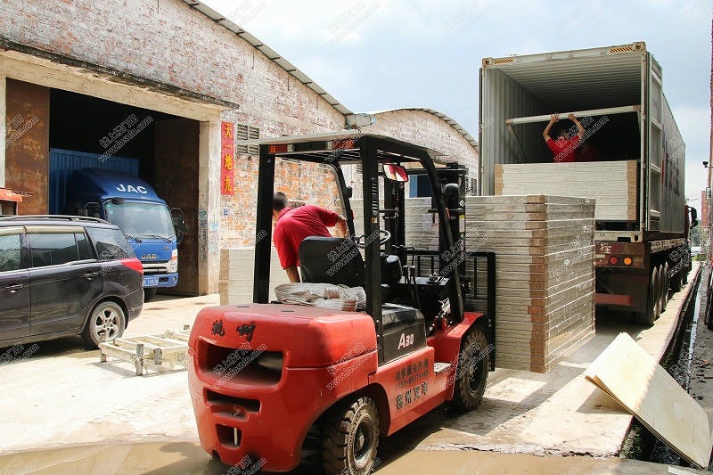 佛山哪里有出口高端門窗的鋁門窗廠家？-樓上樓門窗