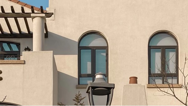 你還在購(gòu)買看起來沒問題但不實(shí)用的鋁木復(fù)合門窗嗎？