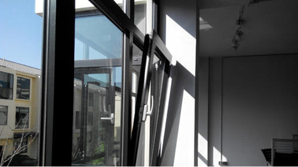 都2020年了，你還在與高端門窗談價(jià)格，和低端門窗談質(zhì)量？