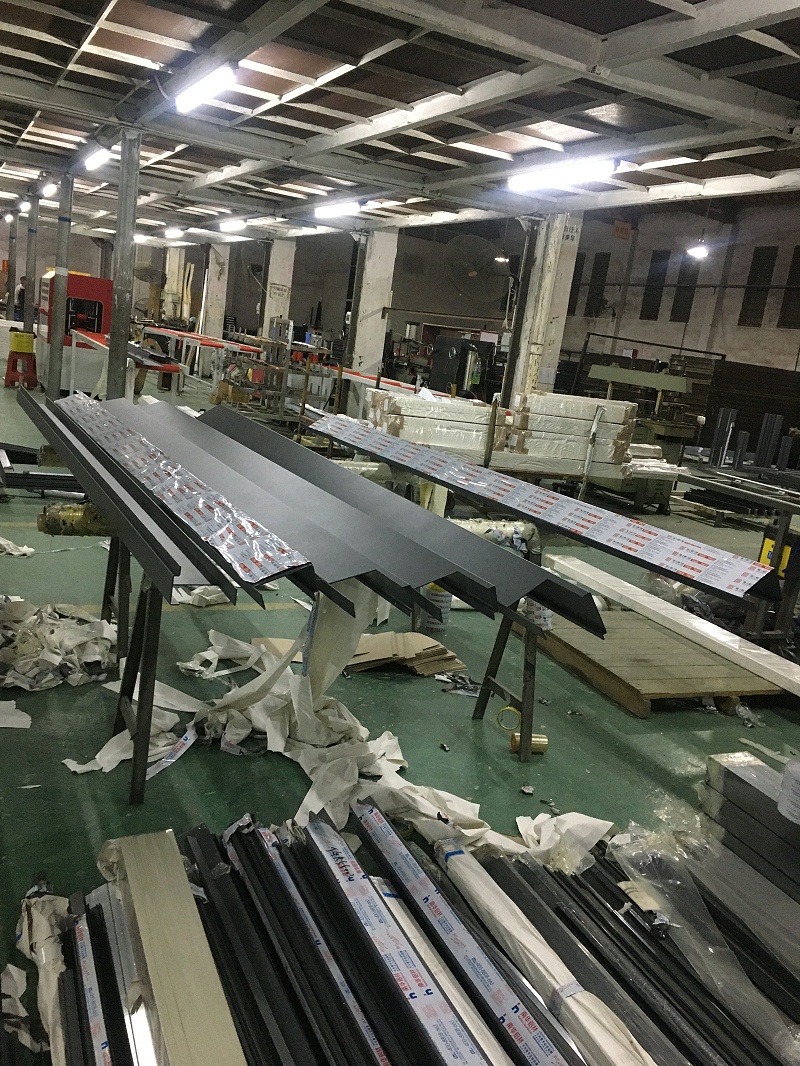 好氣哦！隔壁家居然花350元就買到了高端斷橋鋁合金門窗？