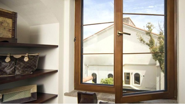 別墅裝修高端鋁合金門窗可以選擇哪個(gè)牌子？樓上樓門窗怎么樣？