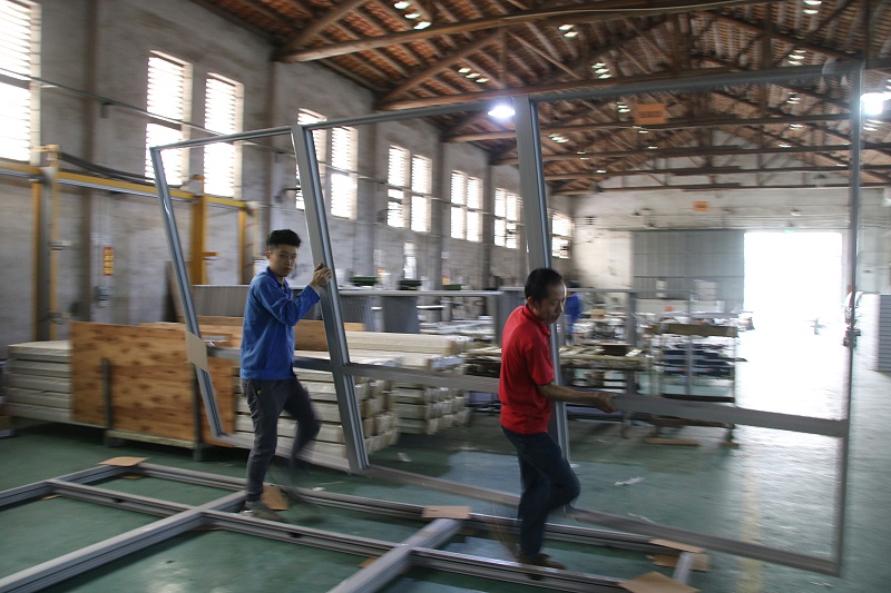 自從用了這種鋁合金門窗家里的電費大大減少了！